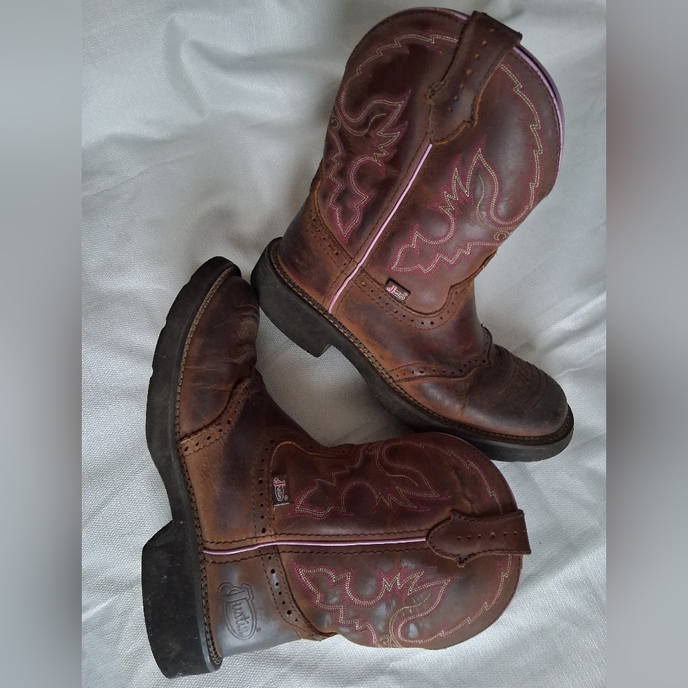 Justin Boots Brown and Pink Women's Shoes